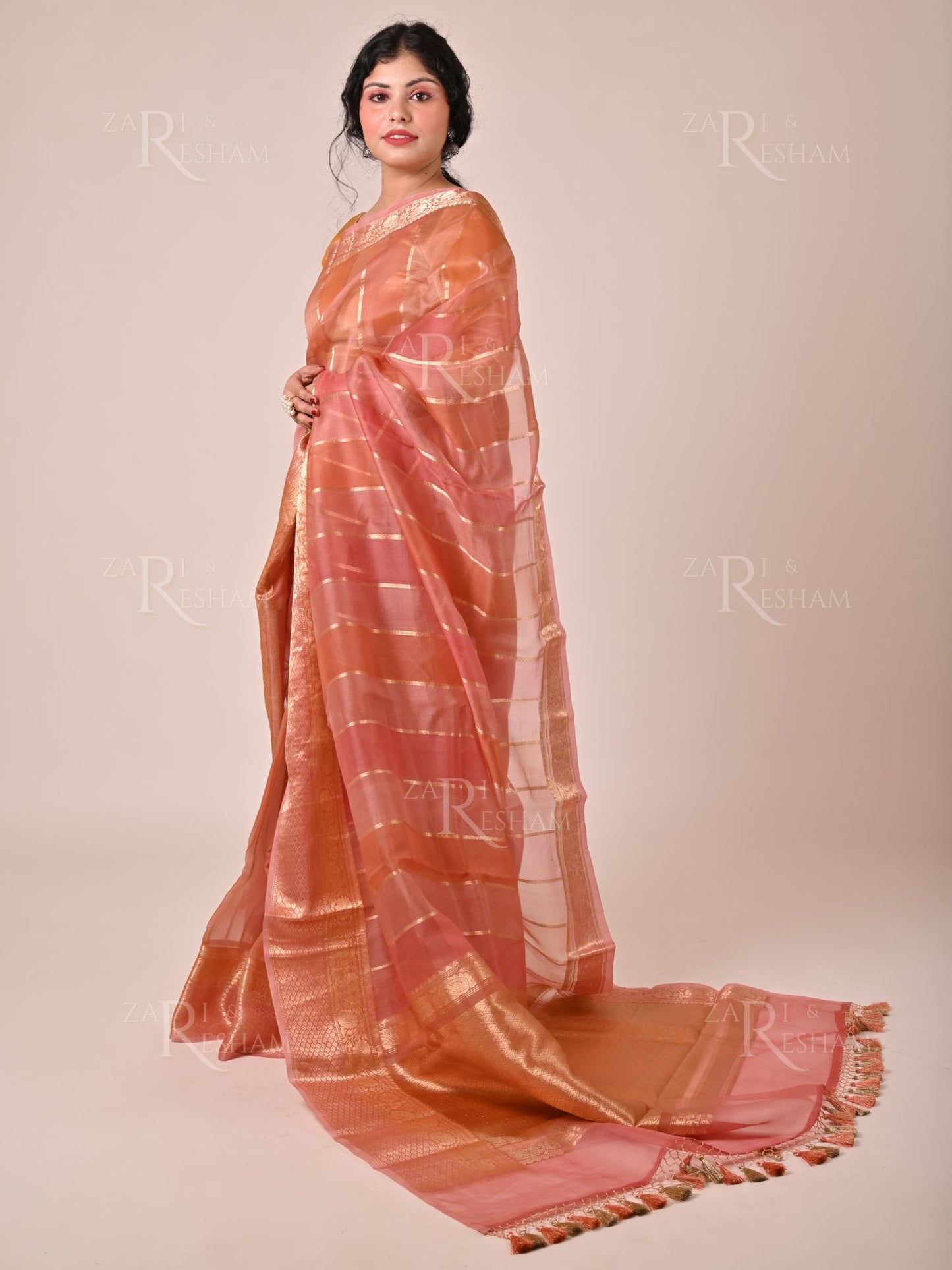 Pure Kora Handloom Silk Saree in Rangkat Dye - Copper