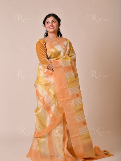 Pure Kora Handloom Kadhuwa Silk Saree with Satin Silk Border in Rangkat Dye - Peach