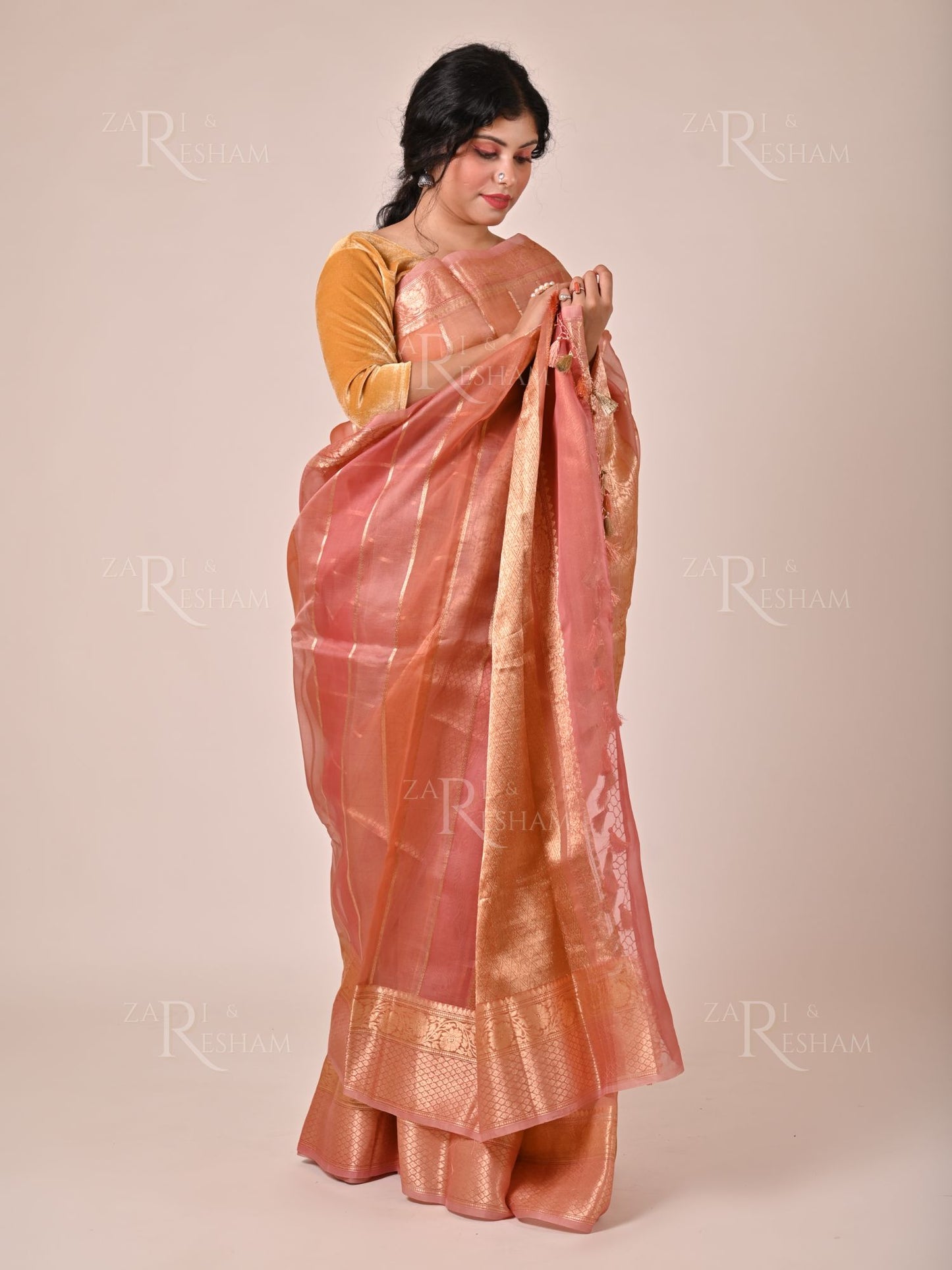 Pure Kora Handloom Silk Saree in Rangkat Dye - Copper